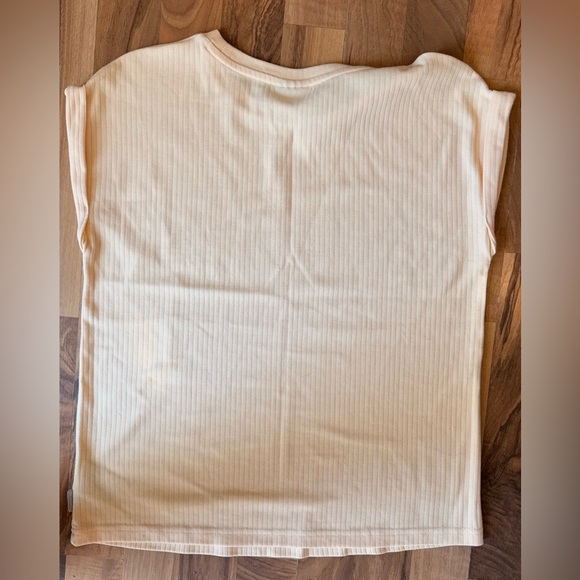 Columbia Light Yellow Ribbed Tee - Picture 2 of 3